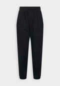 Schwarze leichte Hose mit einem elastischen Bund und Kordelzug, seitlichen Taschen, schmal zulaufenden Beinen und elastischen Bündchen an den Knöcheln.