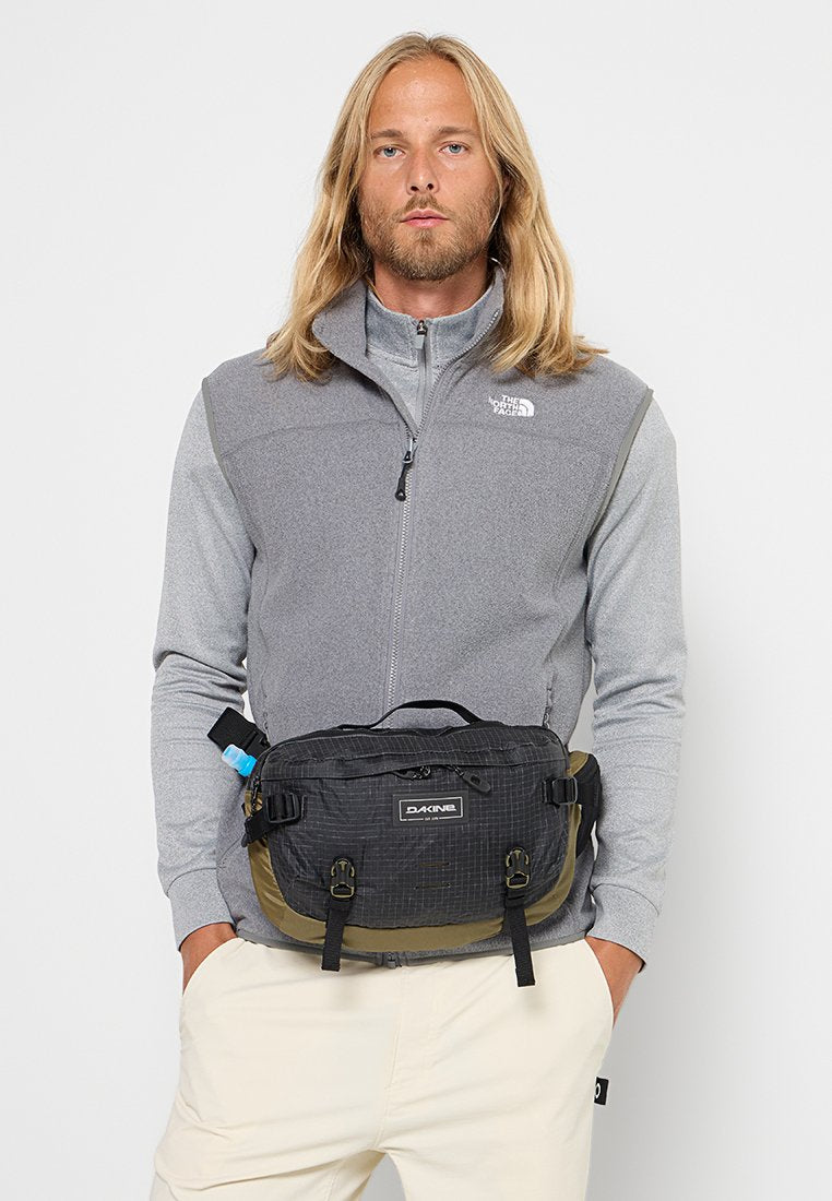 Dakine SEEKER