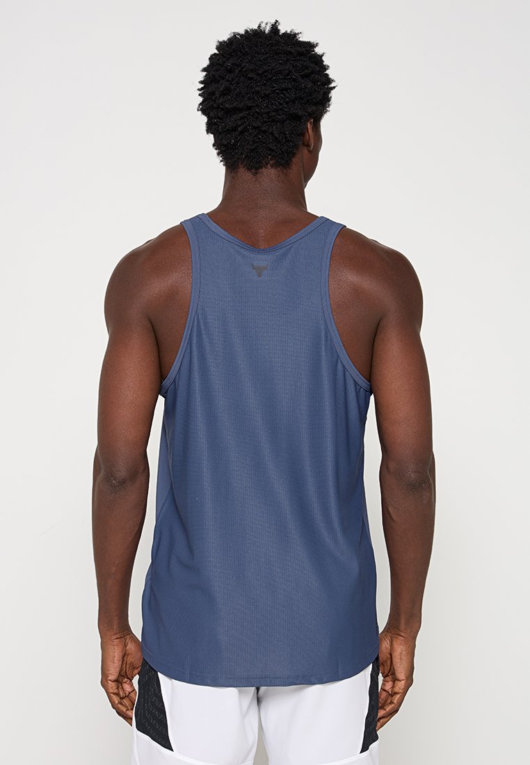 Under Armour LOOSE FIT