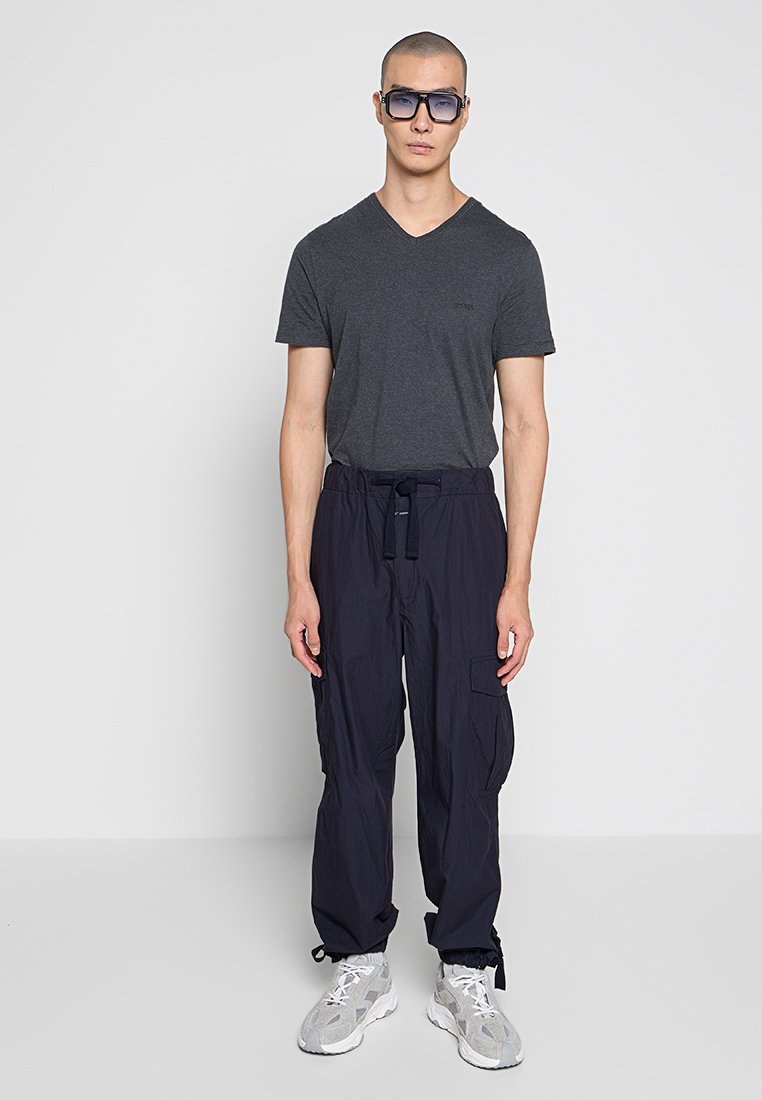 CLOSED NEWPORT RELAXED FIT