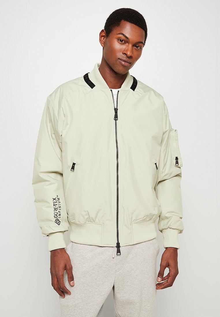 Nike Performance