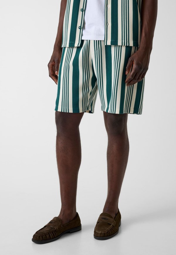Guess GESTREIFTE SHORTS - Shorts - mehrfarbig grün
