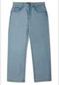 Helles blaues Jeans mit geradem Bein aus Denim, ausgestattet mit einem Knopf- und Reißverschluss, fünf Taschen und kontrastierenden Nähten.