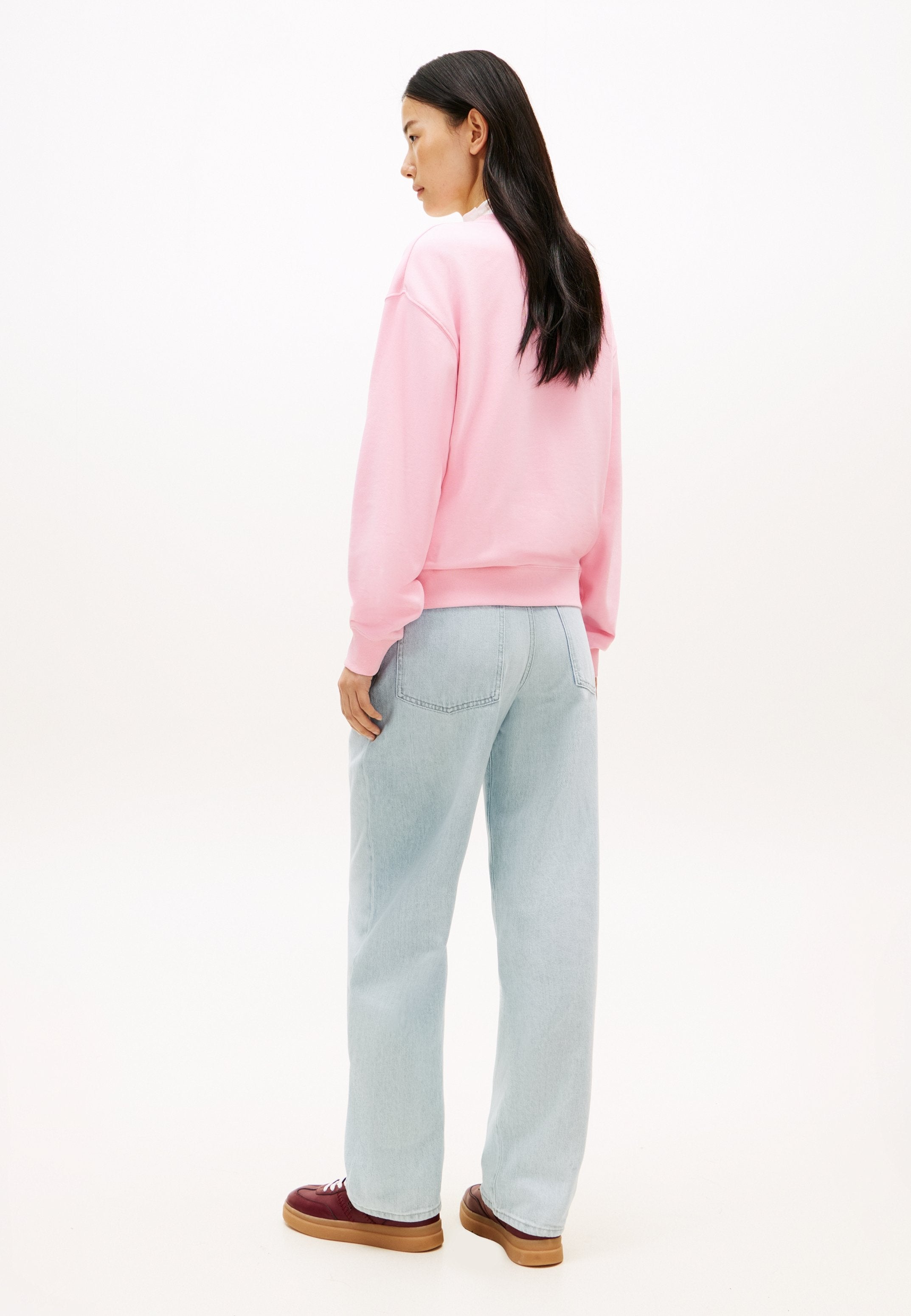 LOGO EMBROIDERY CREW NECK SWEATSHIRT Media 4