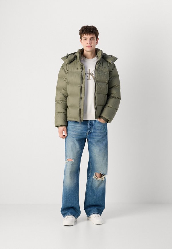 Calvin Klein DETACHABLE HOOD