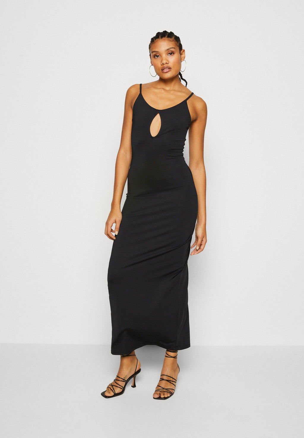 NA-KD FRONT CUT OUT DRESS