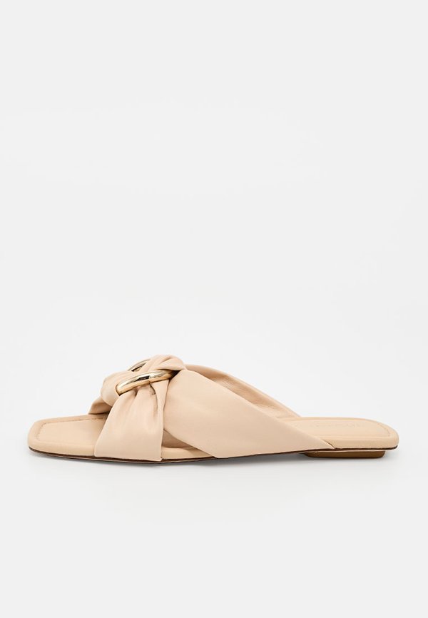 Stuart Weitzman CECE