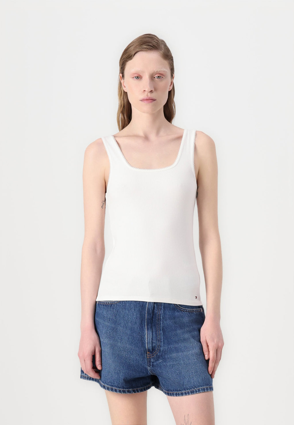 SLIM SQUARE TANK Media 3
