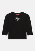 Schwarzes Langarmshirt mit rundem Ausschnitt und weißem kursivem „Hugo“-Logo mittig auf der Brust.