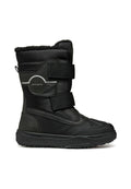 Schwarze wasserdichte Stiefel mit einem Textiloberteil, flauschigem Innenfutter, Klettverschlussriemen und einer strukturierten Gummisohle. Ideal für kalte und nasse Bedingungen.