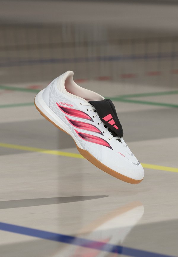 adidas Performance PREDATOR LEAGUE IN UNISEX - Indoor football boots - footwear white/solar turbo/core black