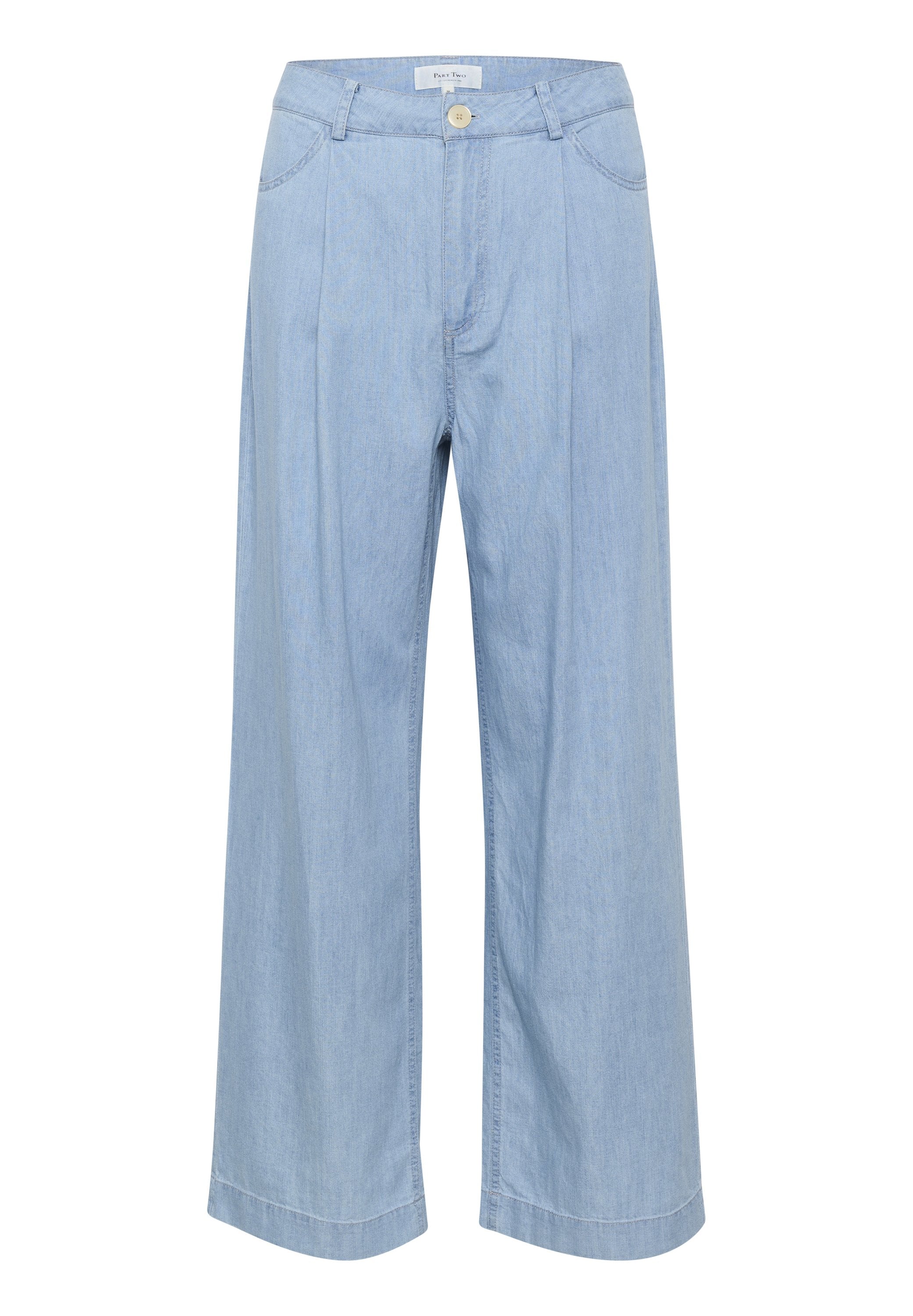 Helle blaue weite Jeanshose mit hoher Taille, Knopfverschluss und zwei Vordertaschen. Glatte Textur und sauberes, lässiges Design.