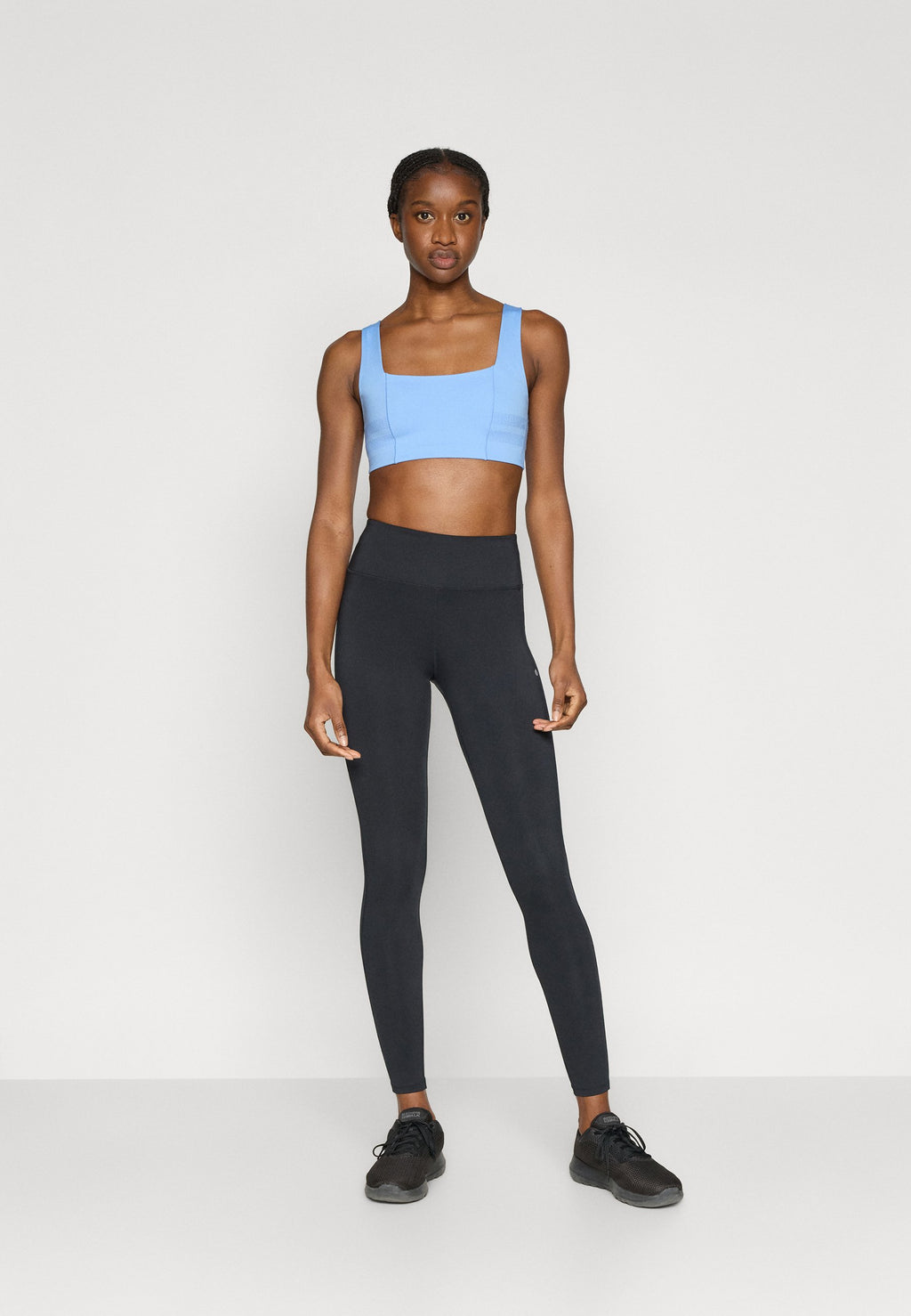 Stronger SIGNATURE SQUARE NECK BRA