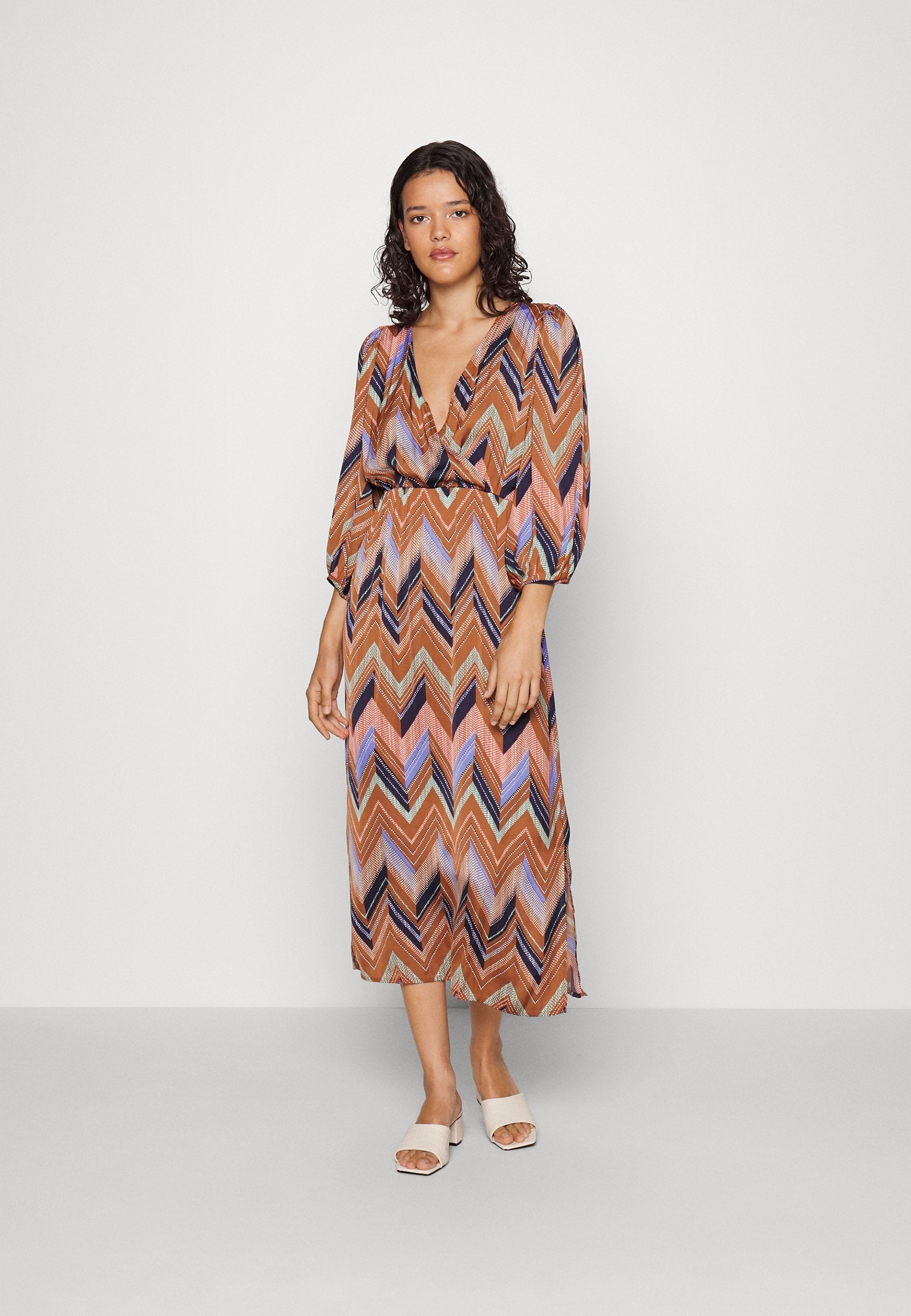 ONLSHEA LONG WRAP DRESS Media 3