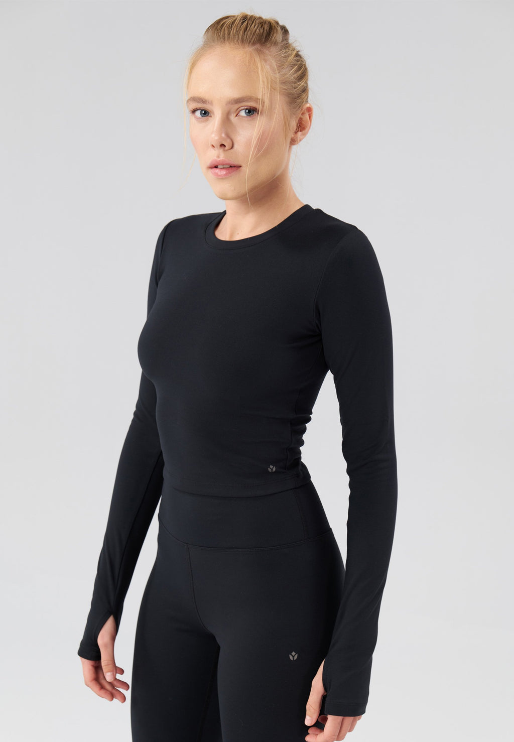 Even&Odd active ESSENTIAL FITTED CROPPED LONG SLEEVE SPORTS TOP