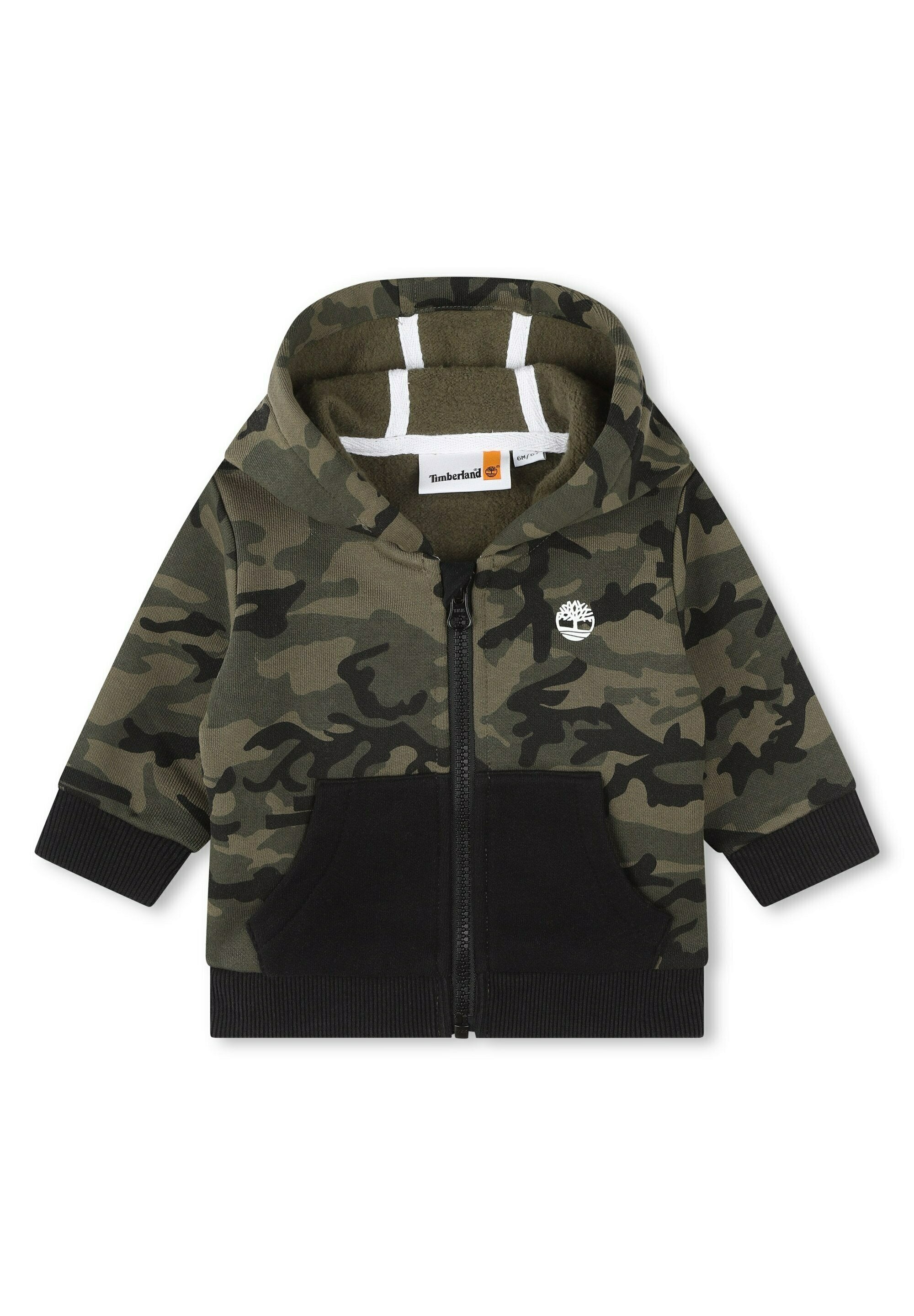 Camouflage-Zip-Hoodie in Grüntönen mit schwarzen Akzenten. Verfügt über eine Fronttasche, gerippte Manschetten und eine weich gefütterte Kapuze für zusätzlichen Komfort.