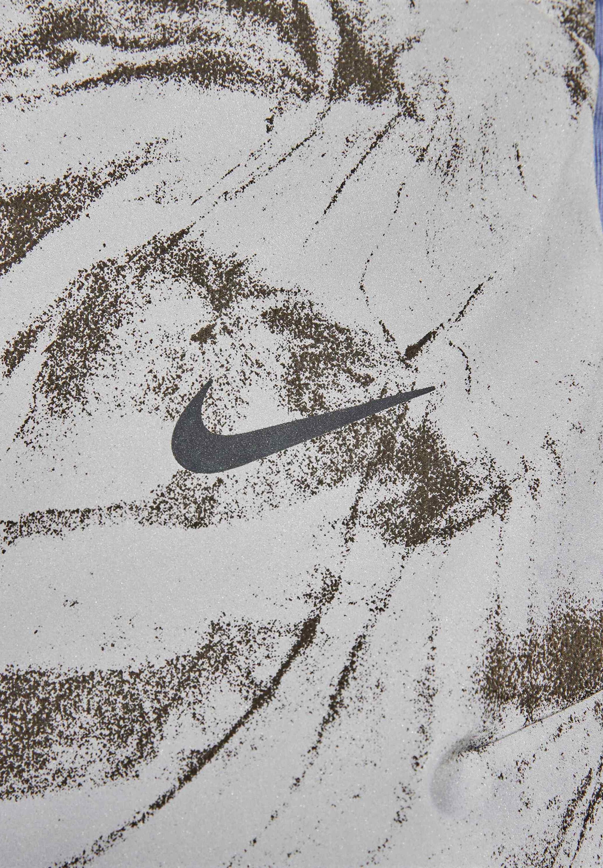 Nike Performance