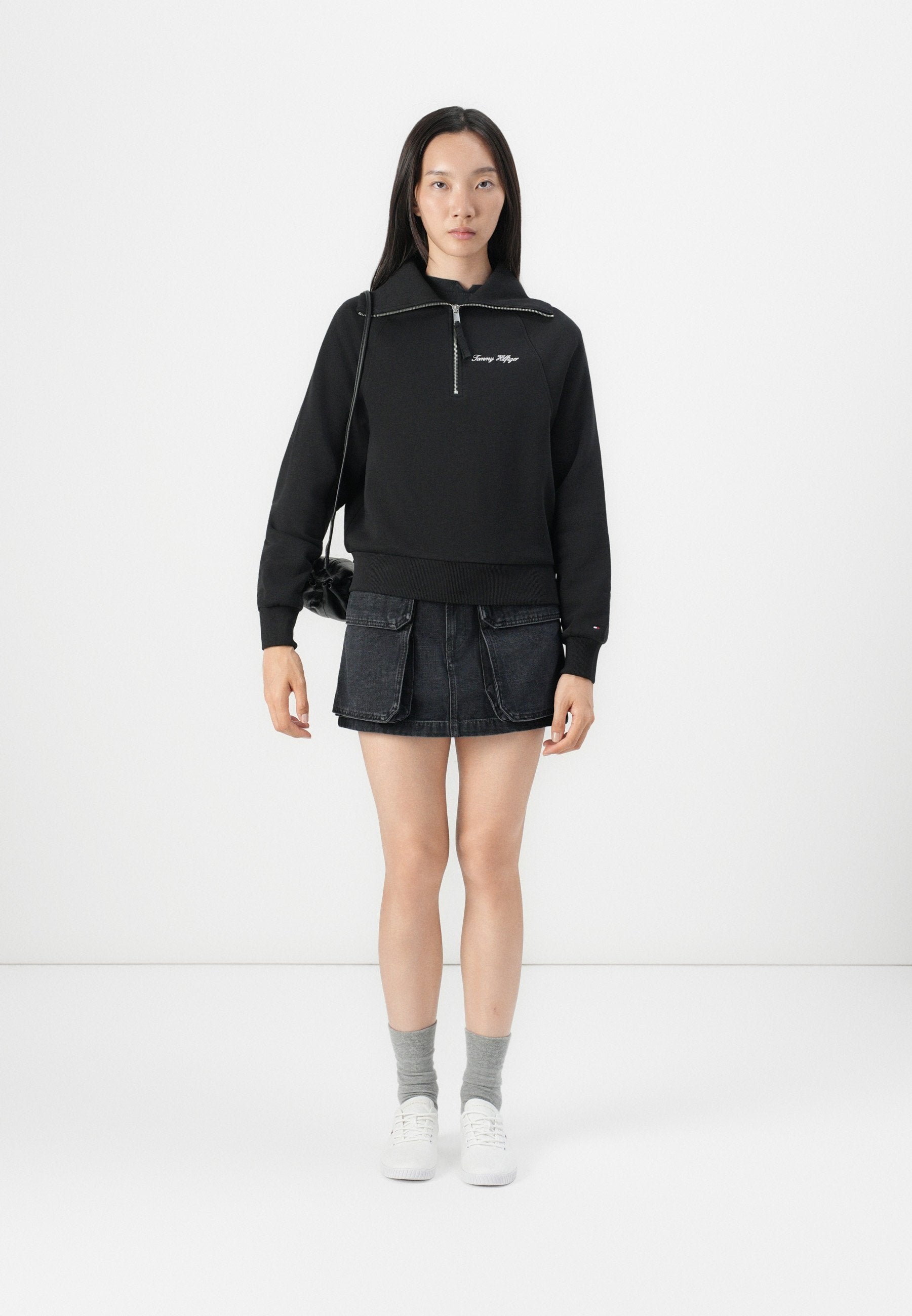 CLASSIC SCRIPT HALF-ZIP Media 2