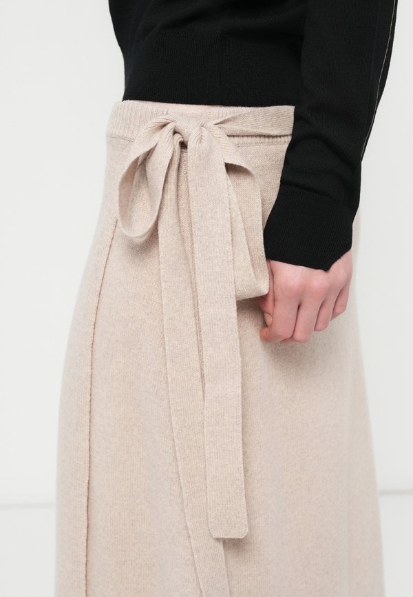 CLOSED WRAP SKIRT