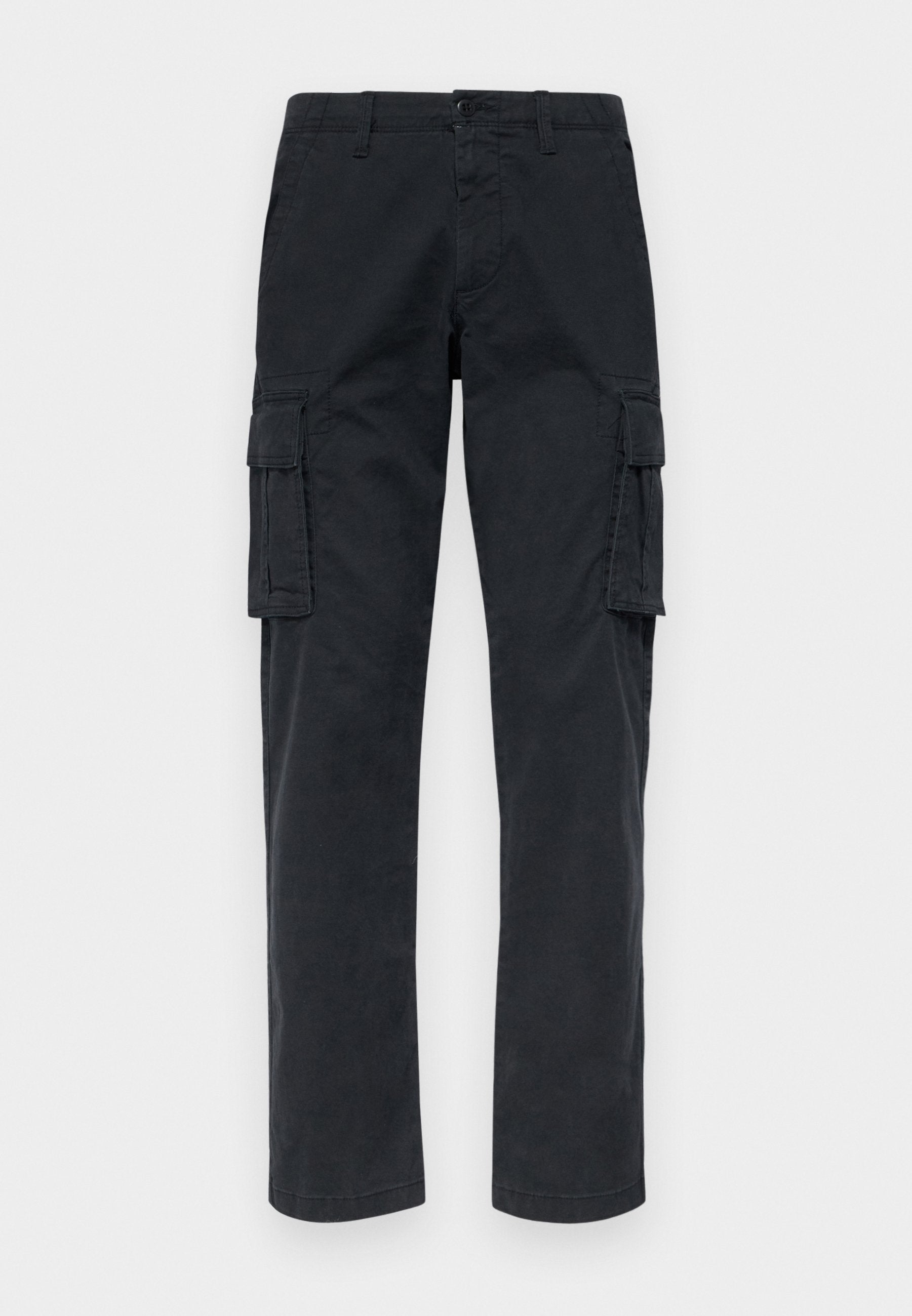 Schwarze Cargo-Hose aus robustem Stoff, mit zwei Seitentaschen, geraden Beinen und einem Knopfverschluss an der Taille.