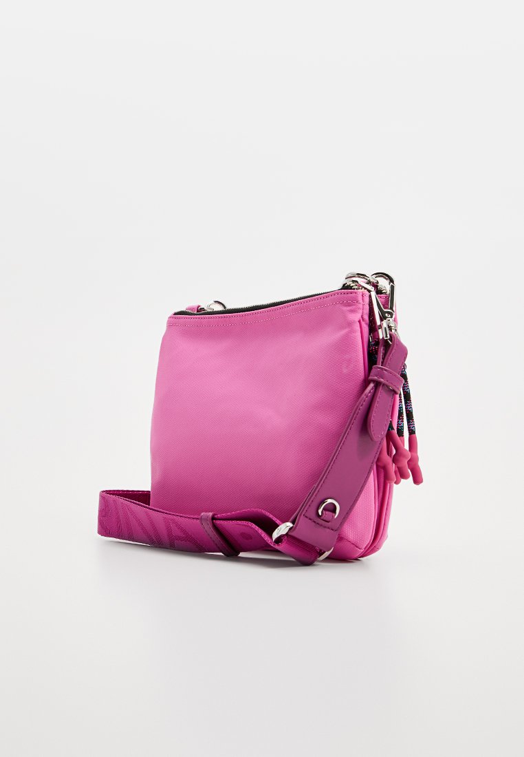 Mandarina Duck STYLE
