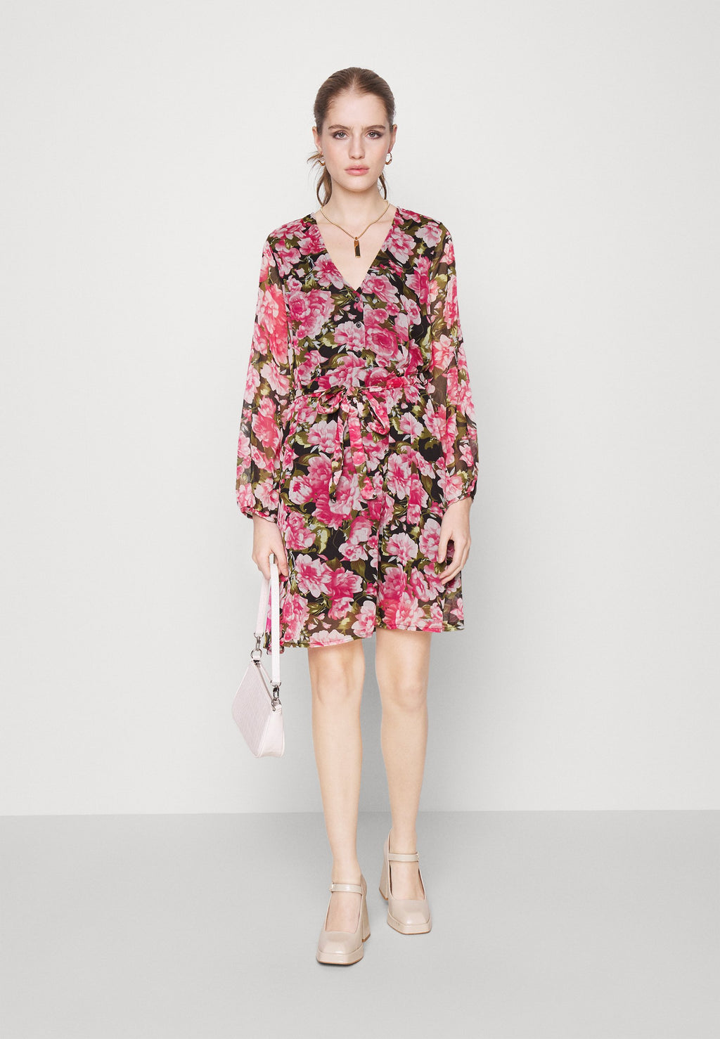 ONLSAGA V NECK BUTTON DRESS Media 2