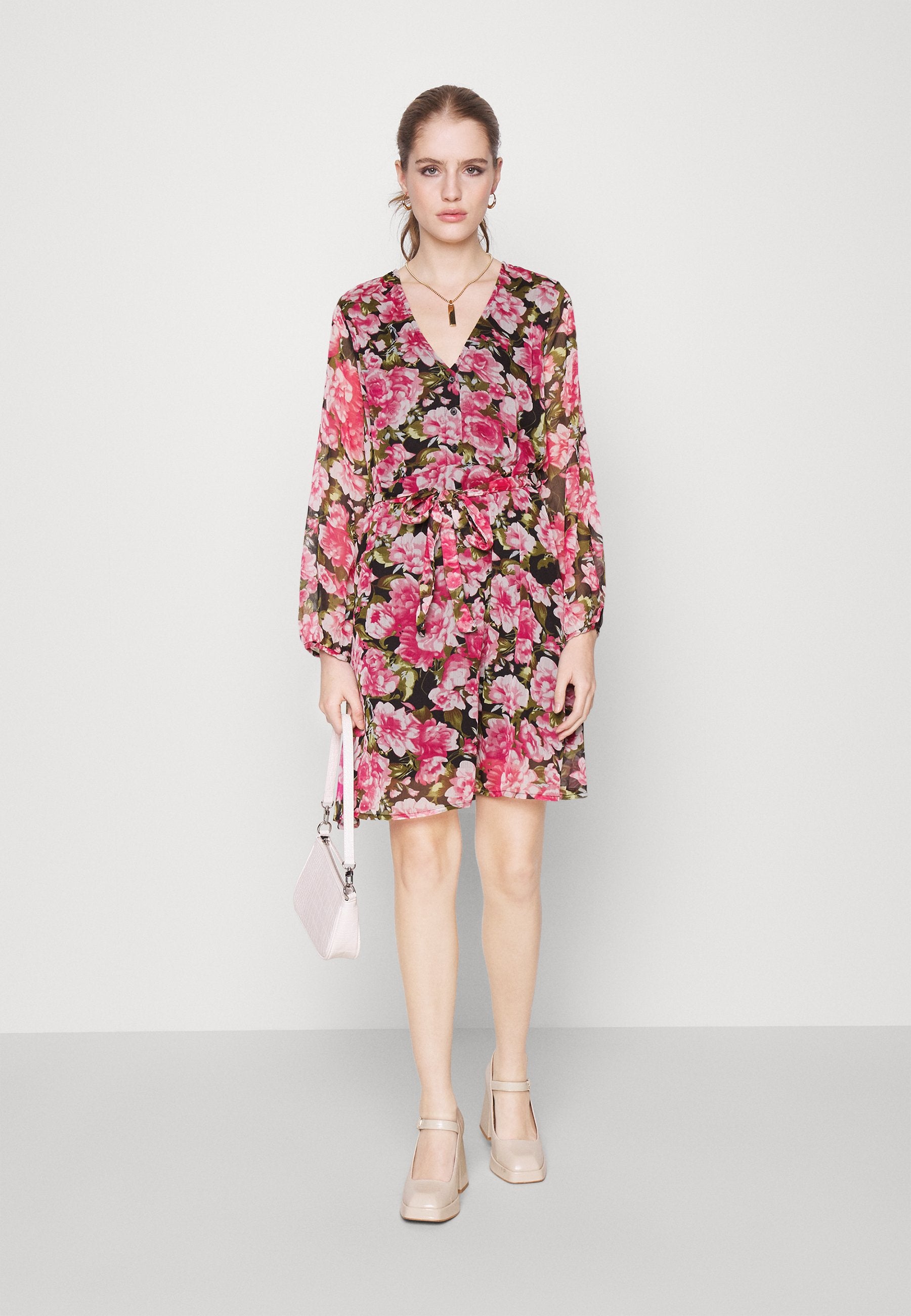 ONLSAGA V NECK BUTTON DRESS Media 2