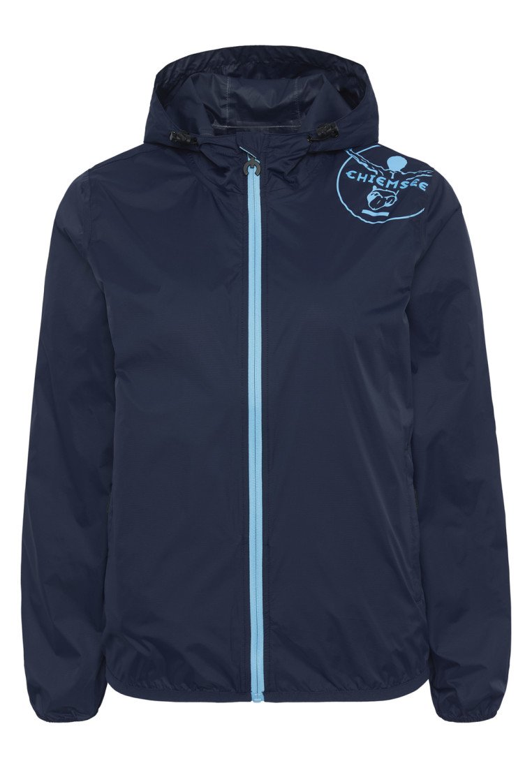 Marineblauer Windbreaker mit einem blauen Reißverschluss, verstellbarer Kapuze und einem Logo auf der Brust. Hergestellt aus leichtem, wasserabweisendem Material.