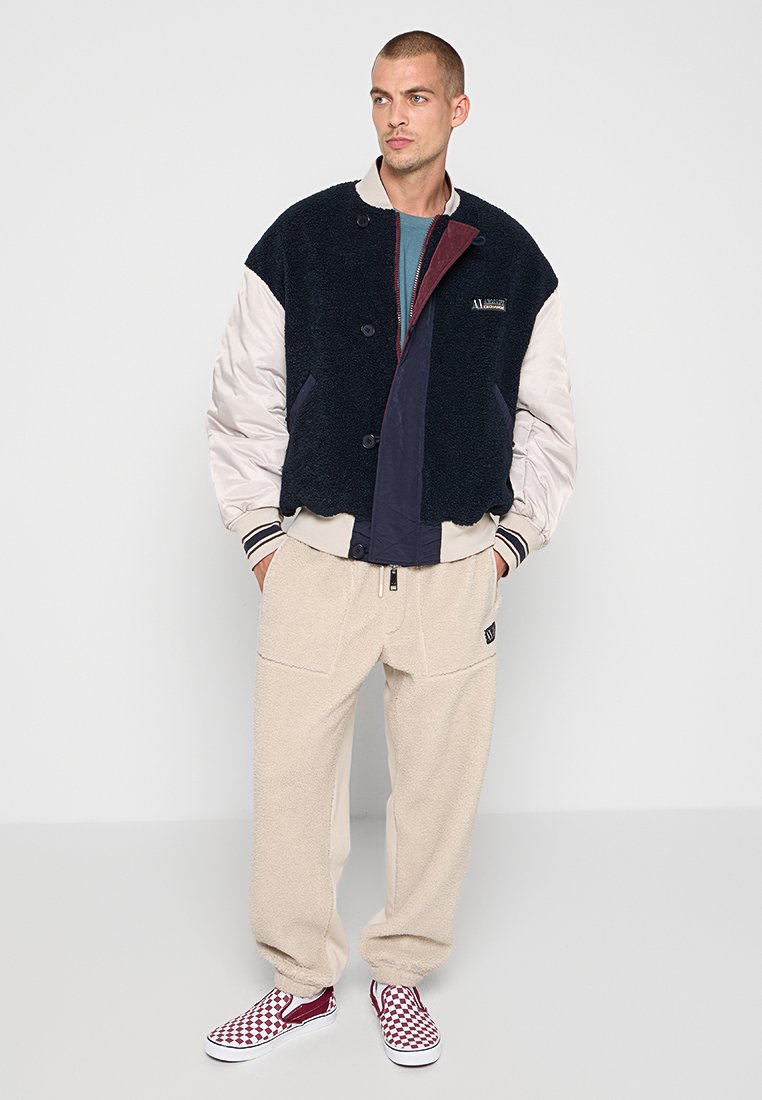 Armani Exchange Bomberjacke Media 2