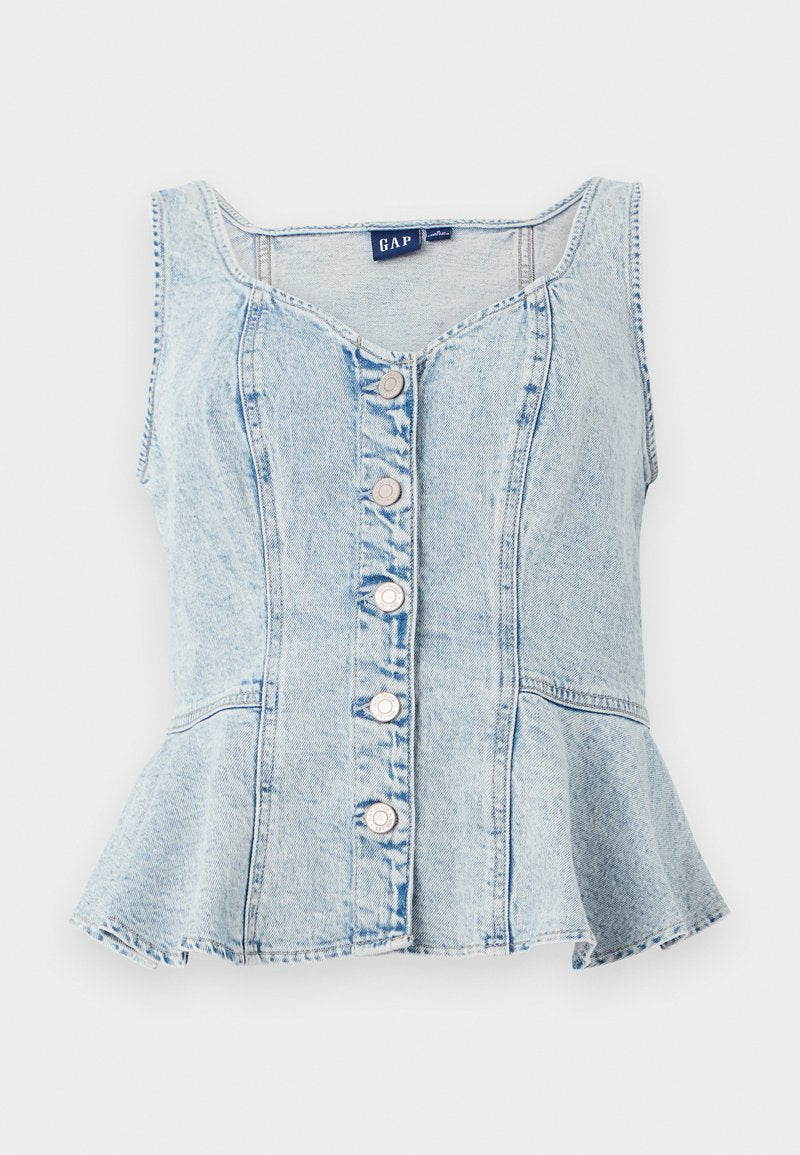 Hellblauses Denim-Peplum-Top mit Rundhalsausschnitt, sechs silbernen Druckknöpfen und durchgehenden Nahtdetails.