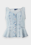 Hellblauses Denim-Peplum-Top mit Rundhalsausschnitt, sechs silbernen Druckknöpfen und durchgehenden Nahtdetails.
