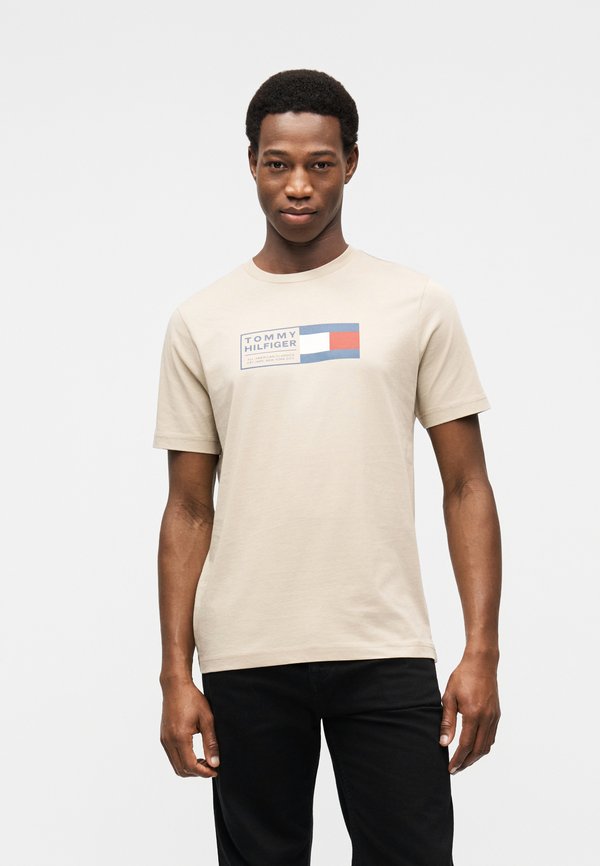 Tommy Hilfiger LOGO JERSEY CREW NECK T-SHIRT - Print T-shirt - sandalwood