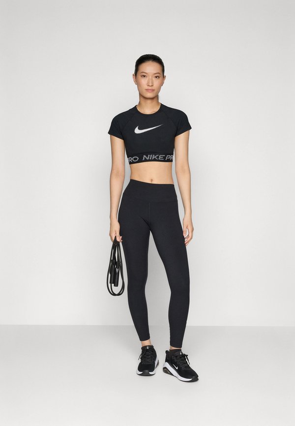 Nike Performance