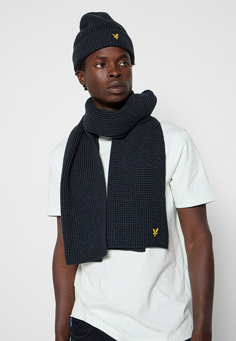 Lyle & Scott WAFFLE SCARF AND BEANIE SET