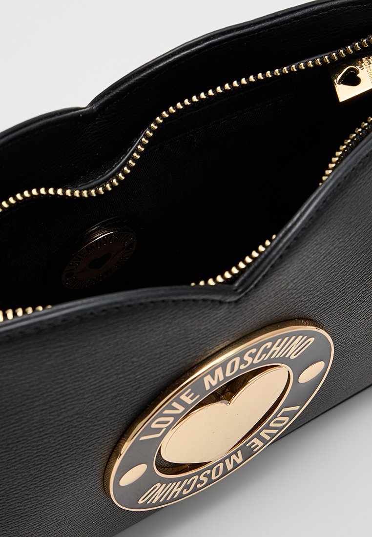 Love Moschino