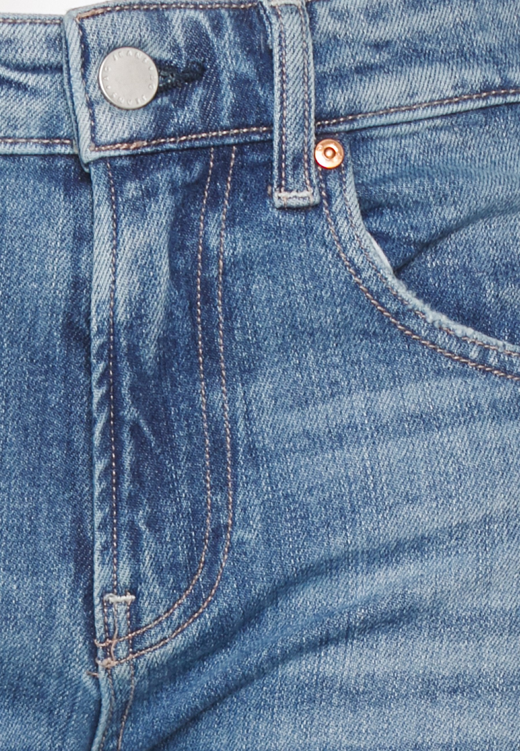 AG Jeans GIRLFRIEND MIDRISE RELAX