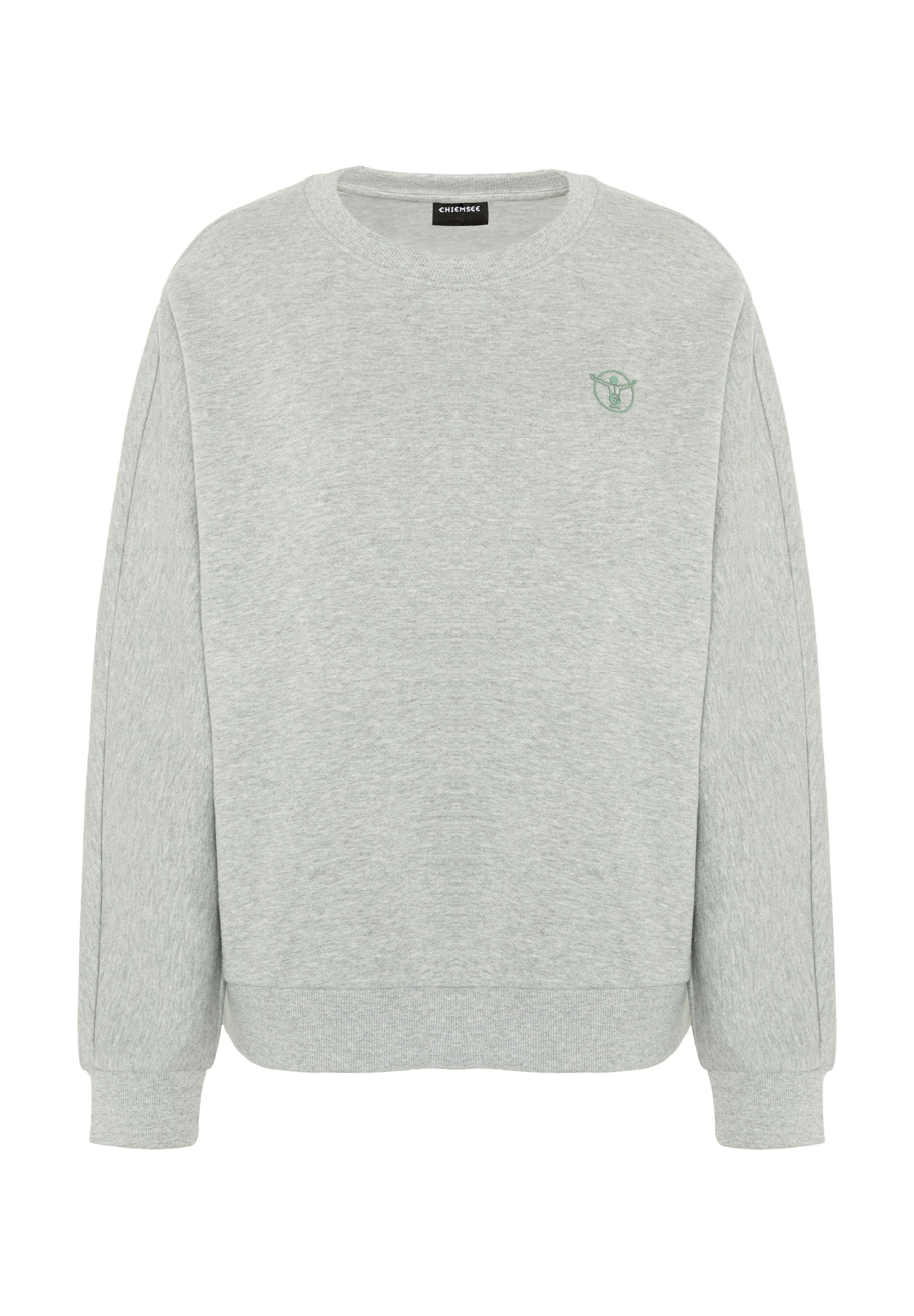 Grauer Pullover aus weichem Stoff mit Rundhalsausschnitt, langen Ärmeln, gerippten Bündchen und kleinem grünem Logo auf der Brust.