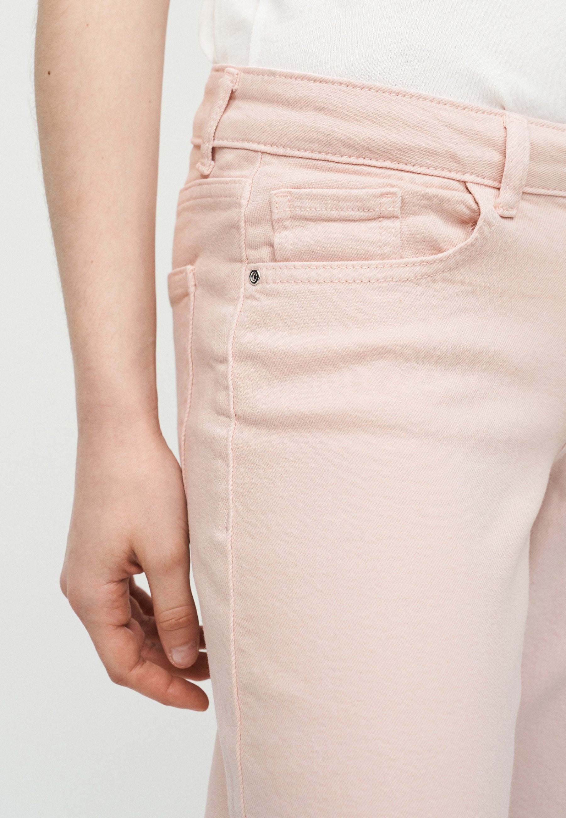 Wide-fit ONLJUDY Low waist Straight Fit Media 6
