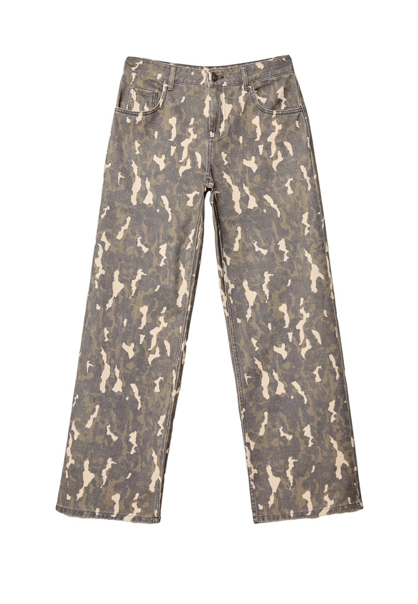 Weite Jeans mit grauem, beigem und braunem Camouflage-Muster, mit Fronttaschen, Gürtelschlaufen und Knopfverschluss.