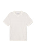 Weißes Polo-Shirt mit kurzen Ärmeln aus weichem Stoff, mit einem V-Ausschnitt, kontrastierender Kragenverzierung und minimalistischem Design.