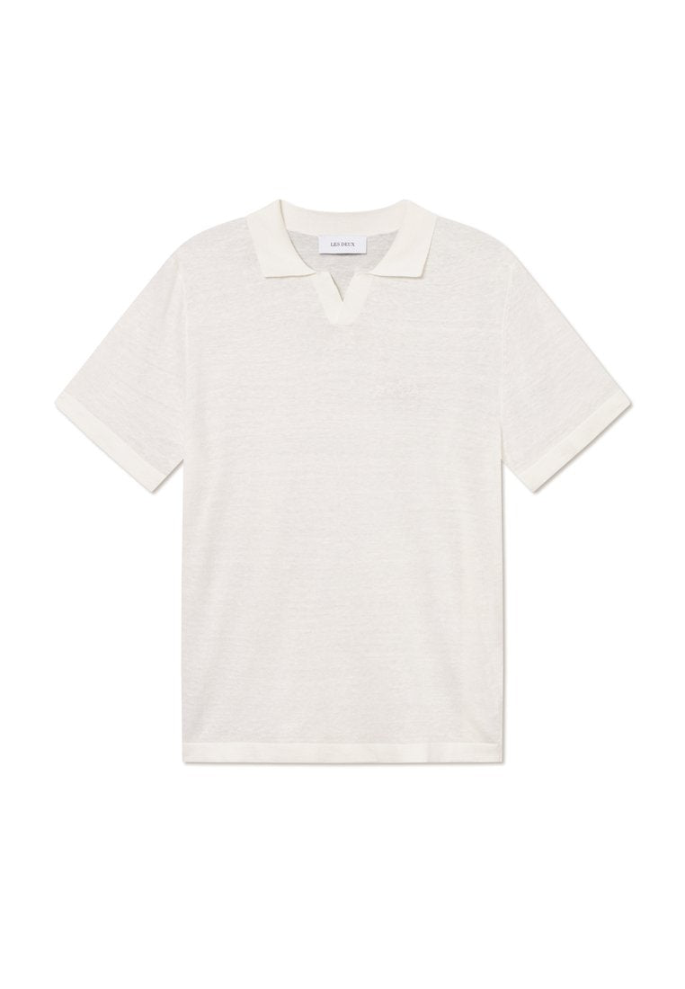 Weißes Polo-Shirt mit kurzen Ärmeln aus weichem Stoff, mit einem V-Ausschnitt, kontrastierender Kragenverzierung und minimalistischem Design.