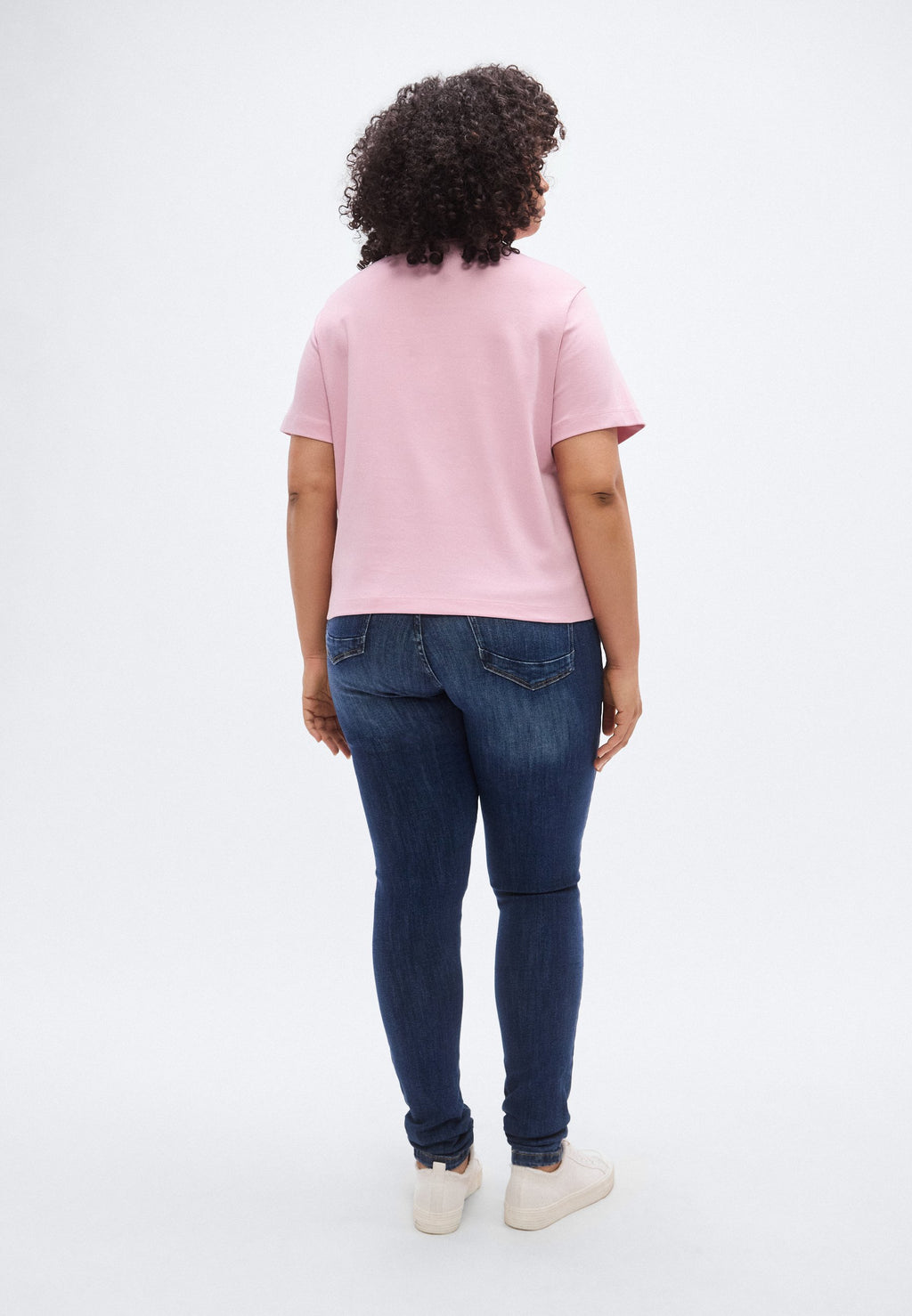 CURVE GRAPHIC INTERLOCK KNIT T-SHIRT Media 4