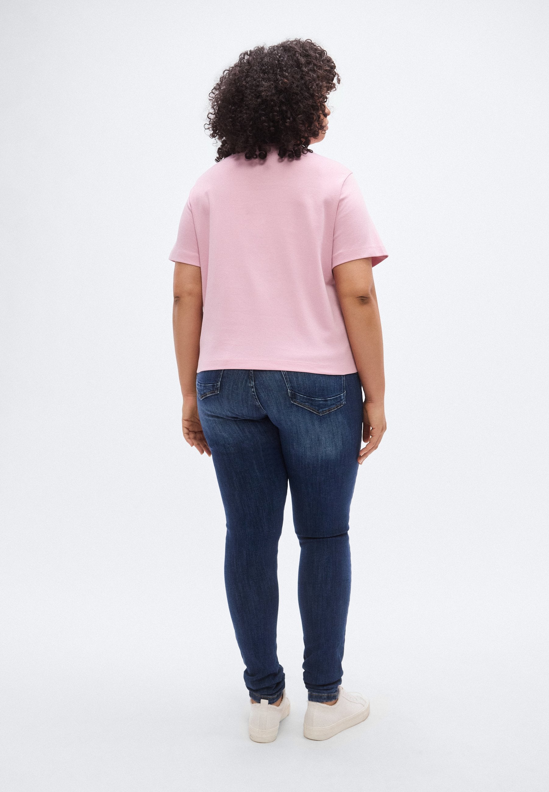 CURVE GRAPHIC INTERLOCK KNIT T-SHIRT Media 4