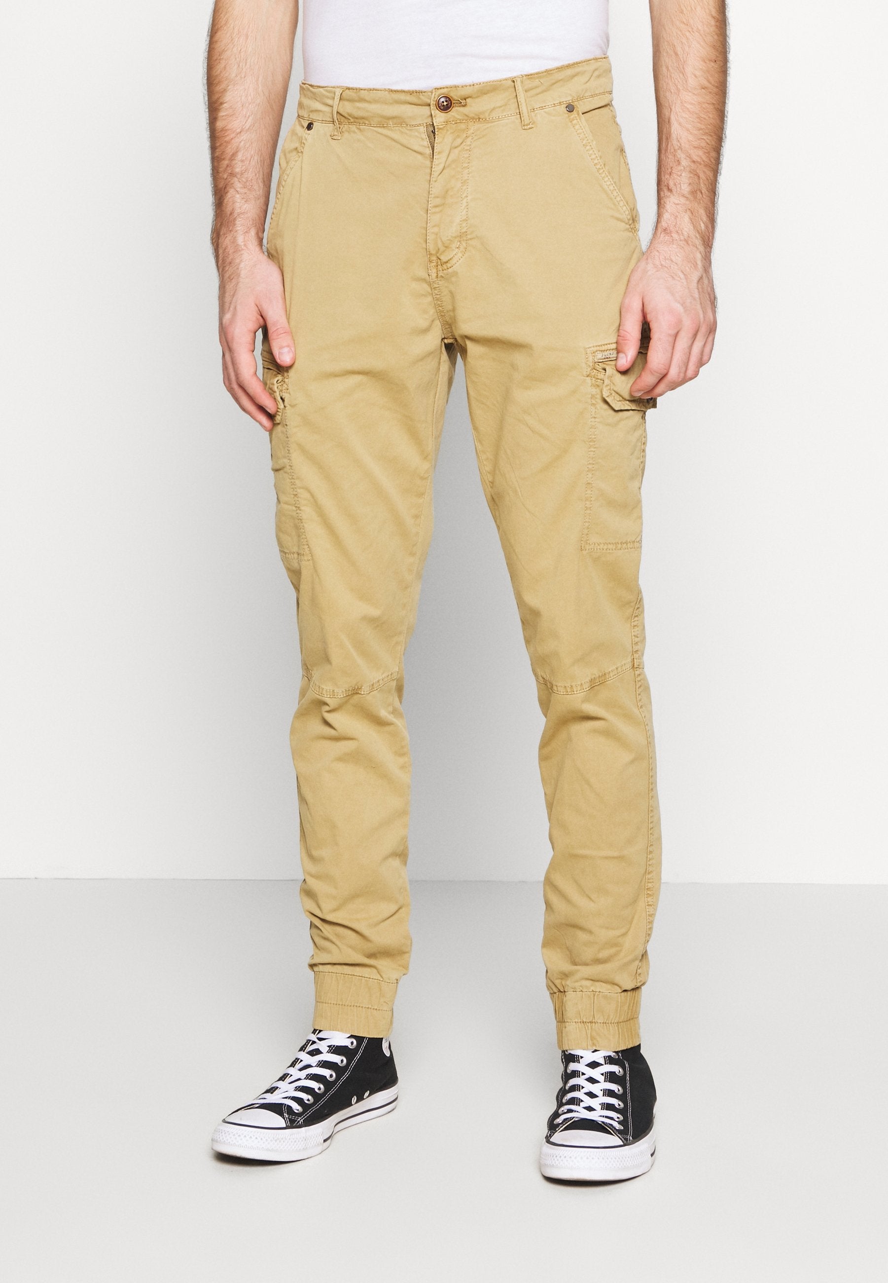 BHNAN REGULAR FIT SLIM LEG Media 3