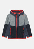 Kapuzensweatjacke aus einer Mischung aus marineblauem und grauem Mesh-Stoff; mit roten Akzenten, durchgehendem Reißverschluss und zwei vorderen Reißverschlusstaschen.