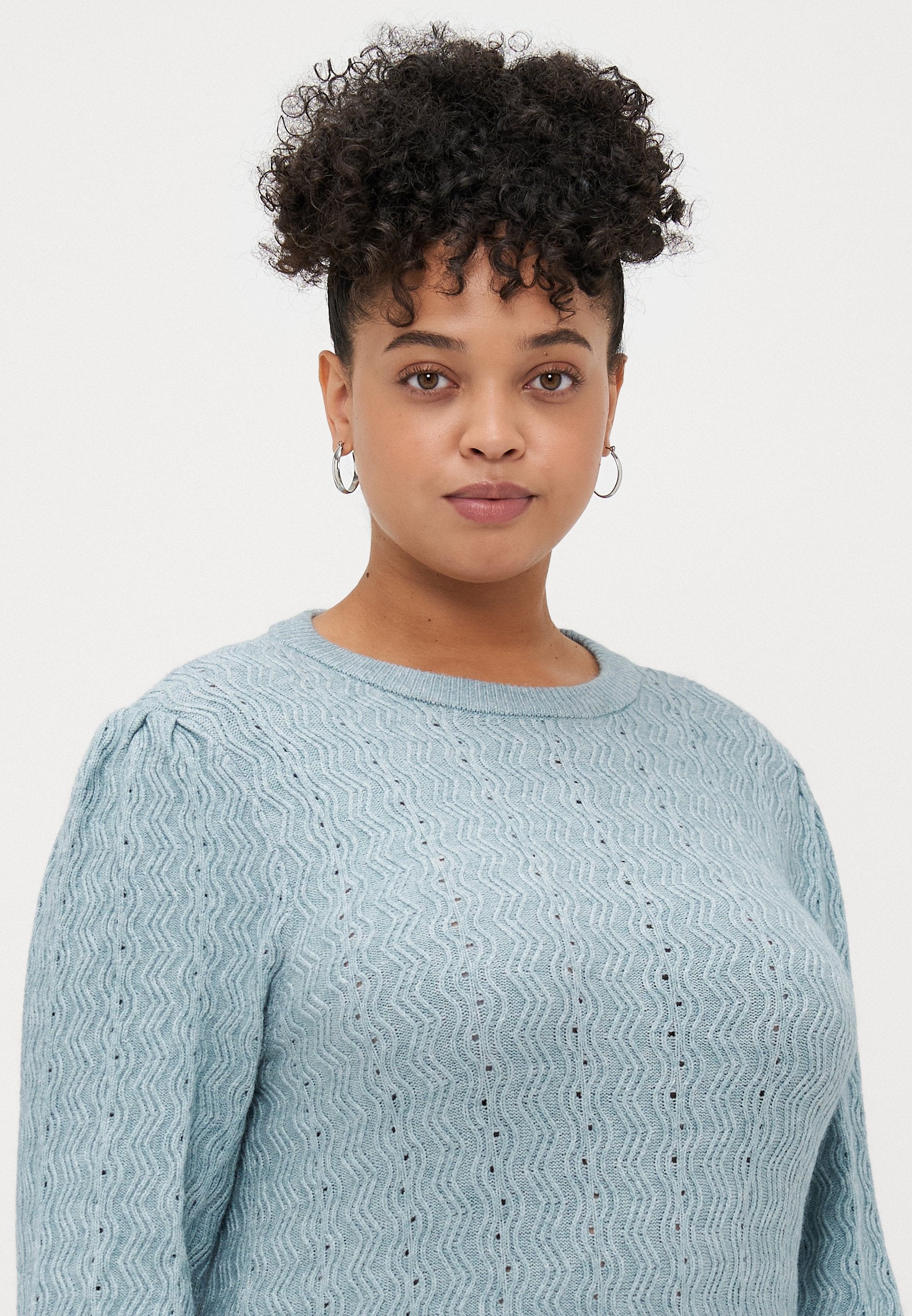 CARKATIA PUFF O NECK Media 5