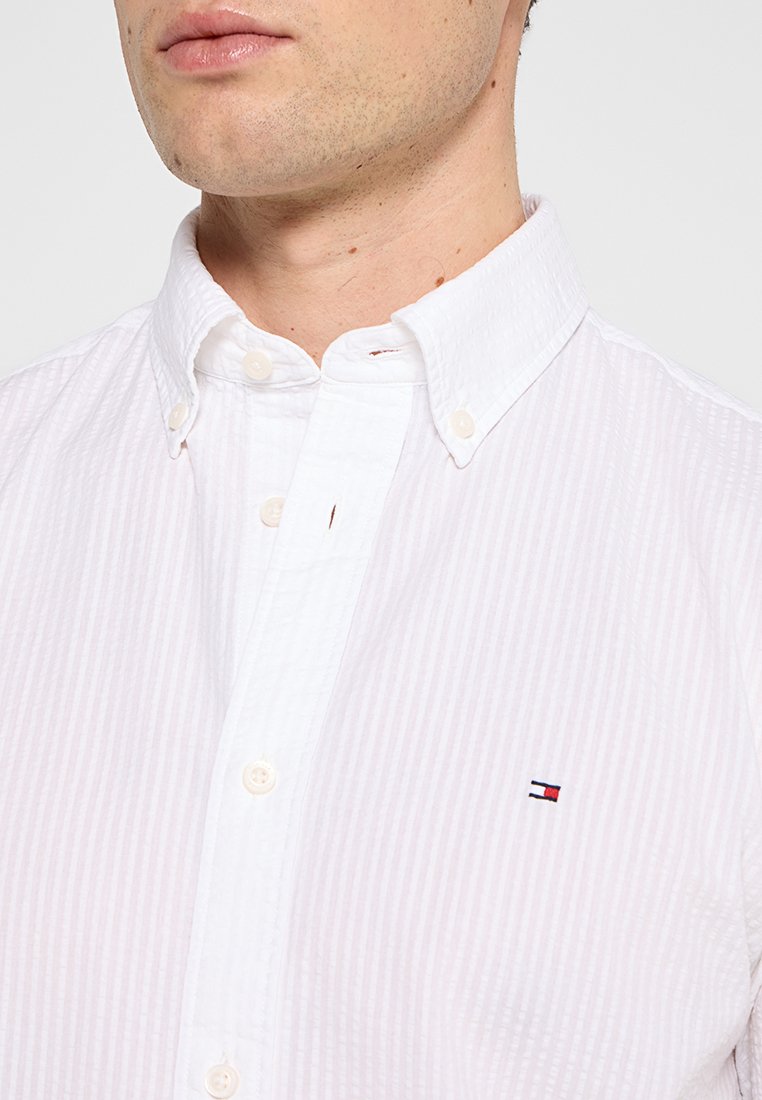 REGULAR FIT Media 2