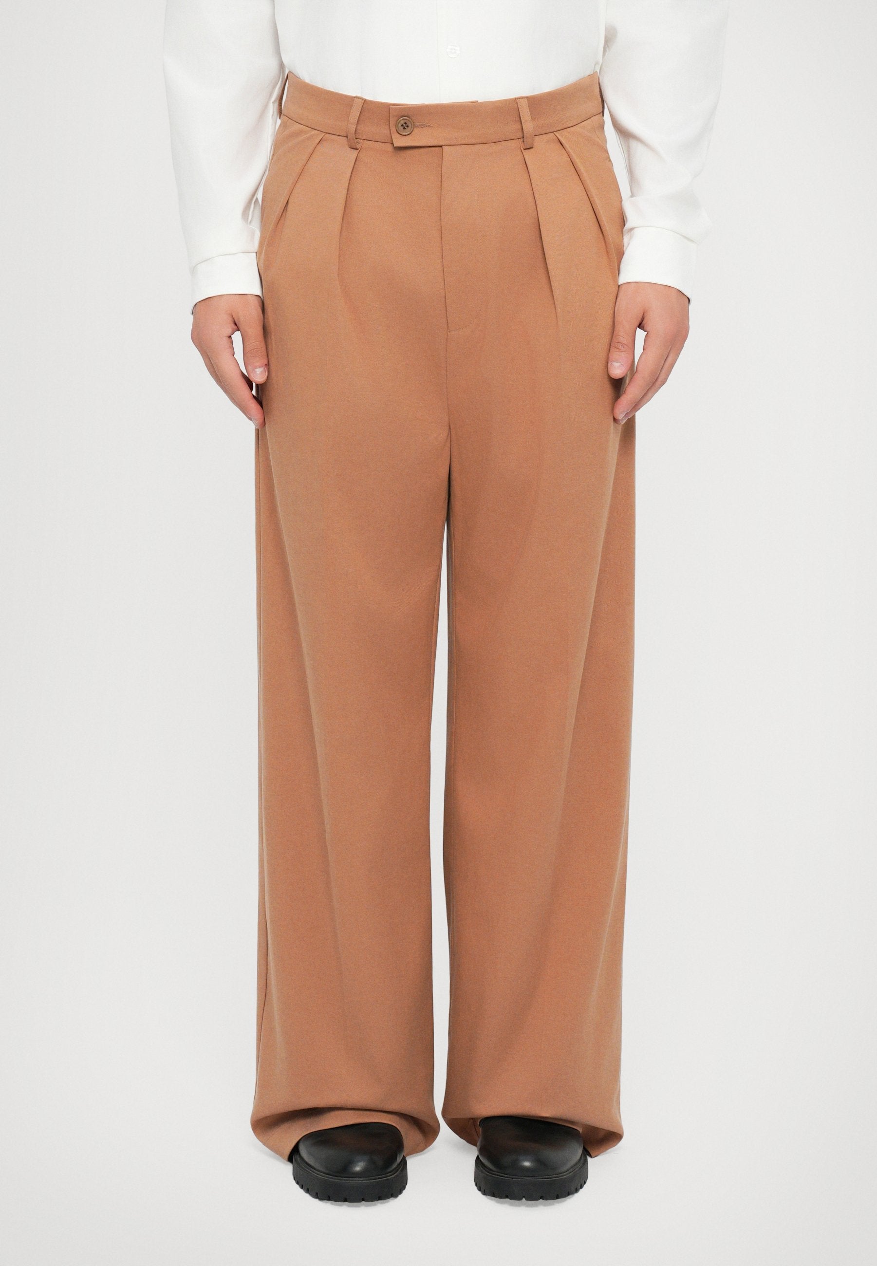 Essential Collective TROUSERS WITH PLEATS