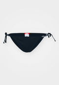 Schwarzer Bikini-Unterteil mit verstellbaren Seitenschnüren, aus weichem Stoff gefertigt. Verfügt über ein kleines Logodetail auf einer Seite und ein Markentag auf der Rückseite.