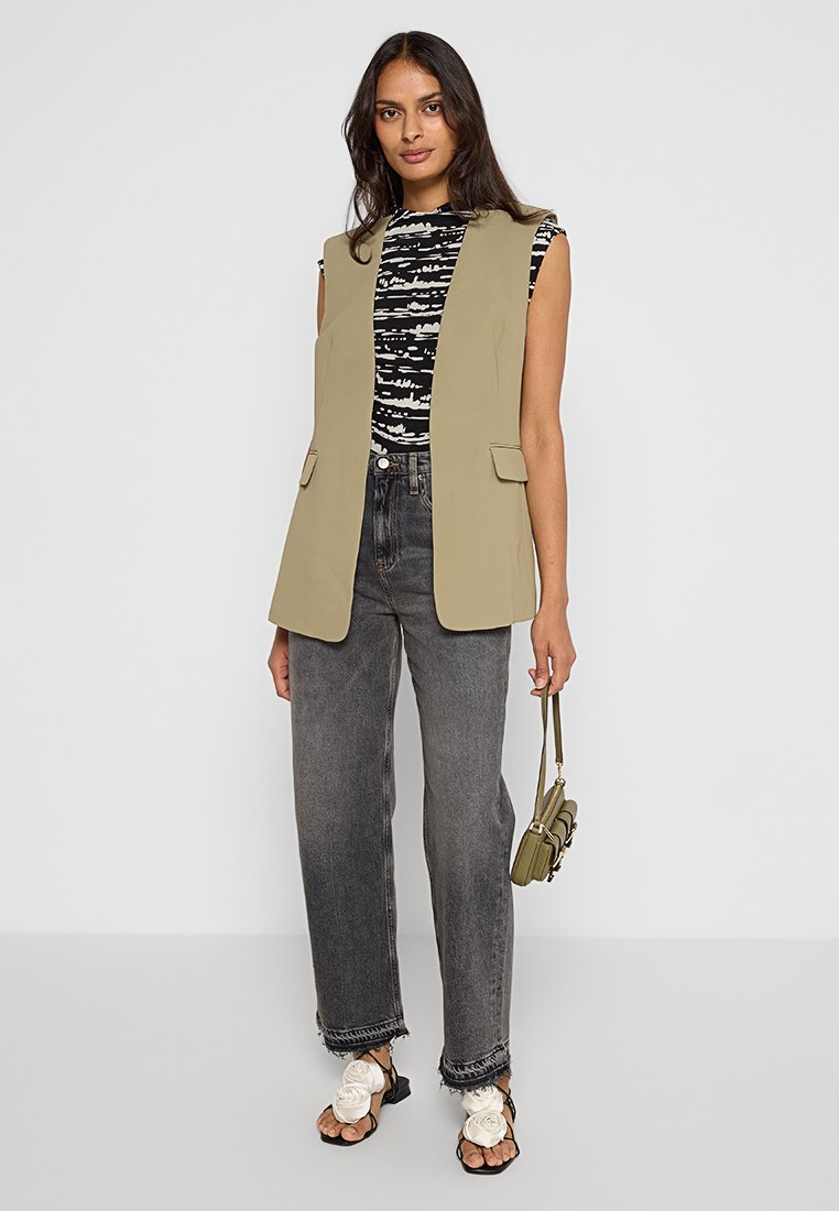 DKNY